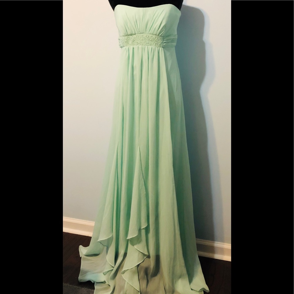 10 David’s Bridal Strapless Dress Mint
